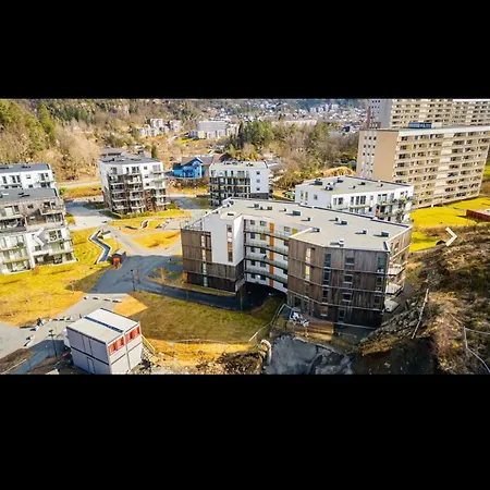 Bright & Spacious 3 Bedroom In Fyllingsdalen, Vestlundveien 24 F, West דירה *